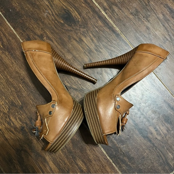 Simply Vera Vera Wang Camel Brown Peep Toe Fringe Tassel Pump Heels Size 6 - Picture 4 of 8